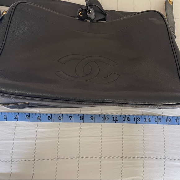 Chanel black leather bag with gold chain handle.There is a small cut on lock tag - Picture 9 of 14